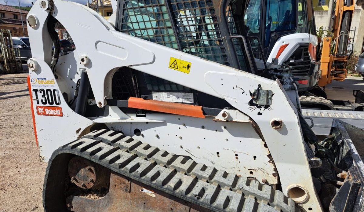 BOBCAT T300 (1)